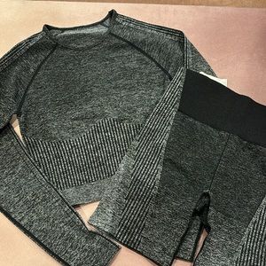 Fabletics workout set - crop top and shorts